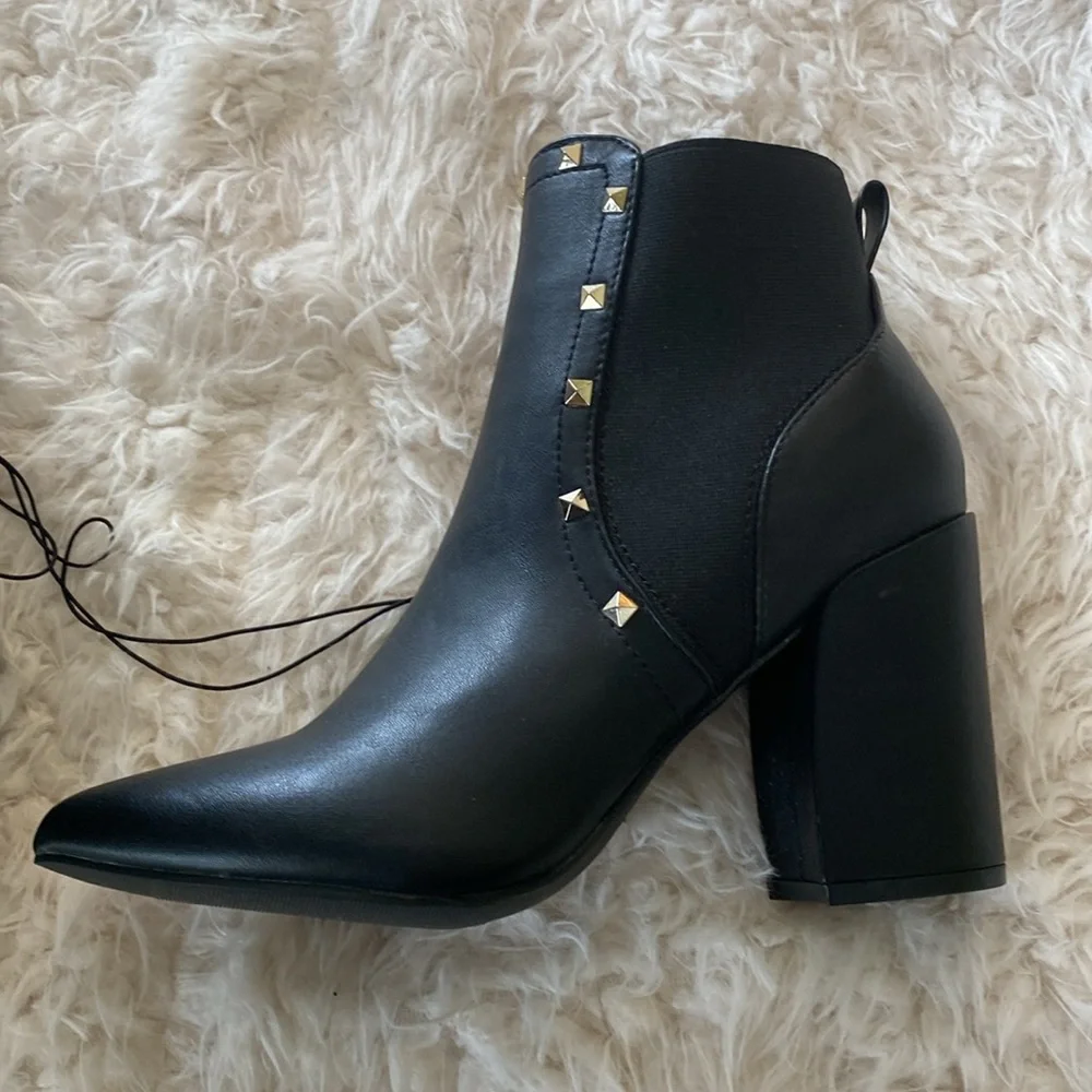 New Mari A. Black boots - Picture 3 of 8